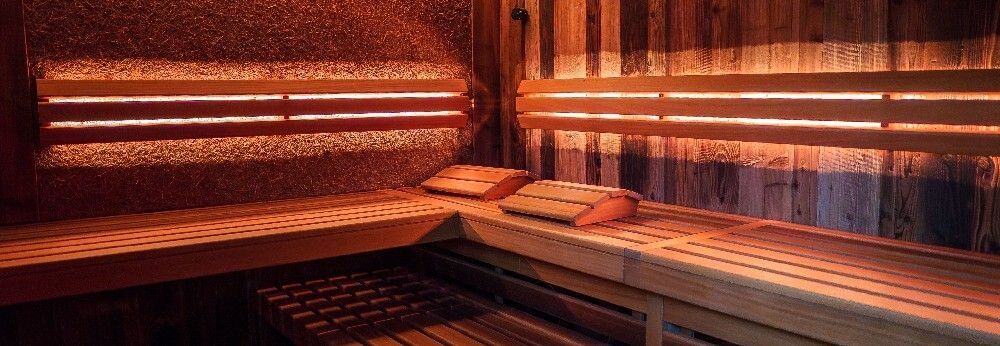 Leere Sauna aus Holz